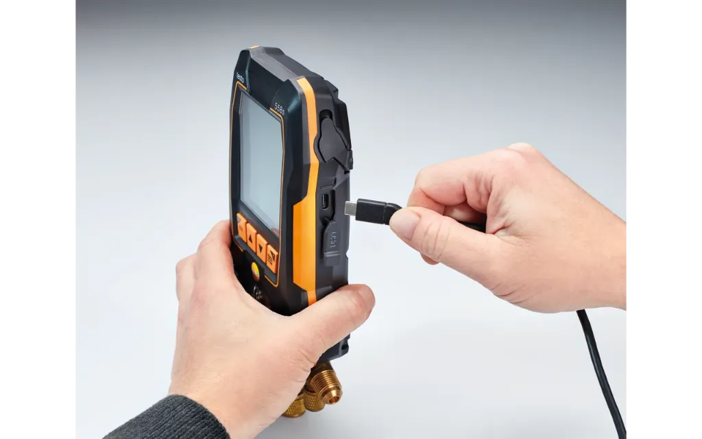 testo-558s-0564-5581-detail-magnet-usb.webp